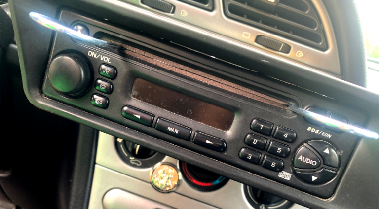 Touver le numero de serie sur un autoradio Peugeot